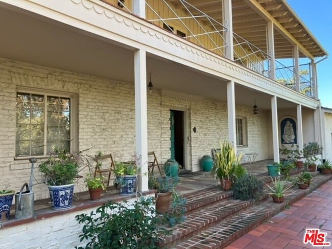 property at 541 Comstock Ave