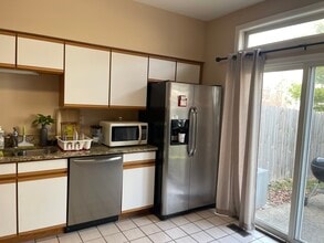 2872 Cedar Glade Dr in Naperville, IL - Building Photo - Building Photo