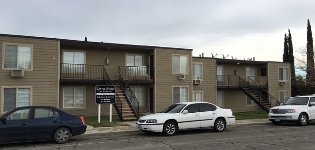 Center Street Apartments in Taft, CA - Foto de edificio - Building Photo