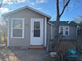 1418 S Van Buren St in San Angelo, TX - Building Photo