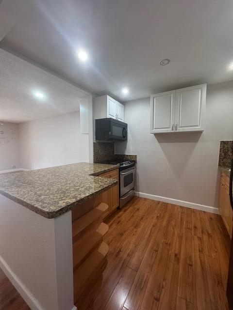 property at 6080 Forest Hill Blvd
