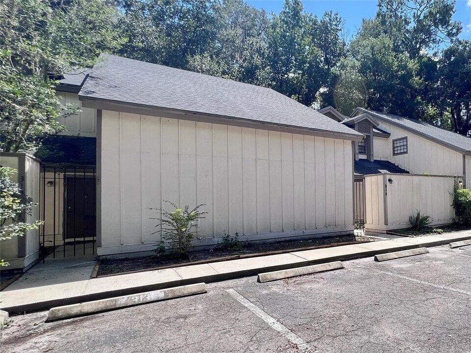 313 SW 54th Dr in Gainesville, FL - Building Photo