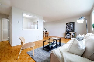 Wellington Suites in Port Hope, ON - Building Photo