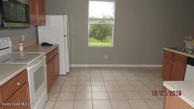 4281 Caparosa Cir in Melbourne, FL - Building Photo - Building Photo