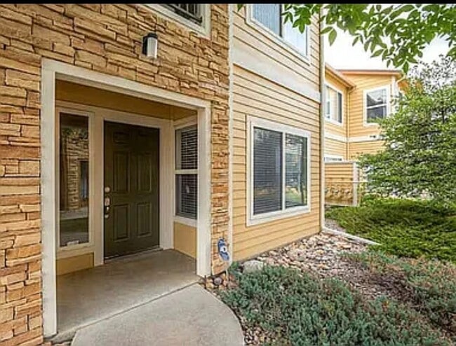 4875 S Balsam Way, Unit 17-102 in Littleton, CO - Building Photo - Building Photo