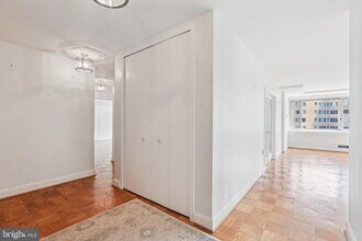 4101 Cathedral Ave NW in Washington, DC - Building Photo - Building Photo
