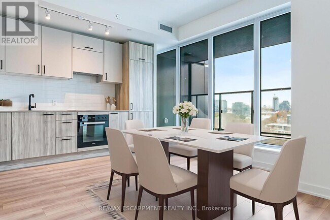 1 Quarrington Ln in North York, ON - Building Photo - Building Photo