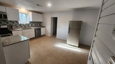 971 Chalmers Ave, Unit A in San Antonio, TX - Foto de edificio - Building Photo