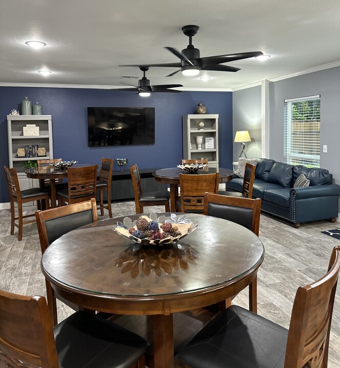 Longfellow Apartments in Beaumont, TX - Building Photo