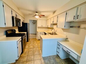 184 Brook Ln in Vernon Hills, IL - Building Photo - Building Photo