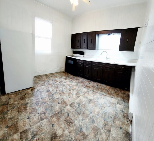 1004 W Main St, Unit SUITE