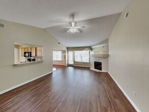 1002 Chapeltown Cir N in Jacksonville, FL - Building Photo - Building Photo