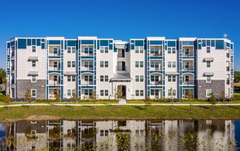 Venice Isles Luxury Apartments in Venice, FL - Building Photo - Building Photo