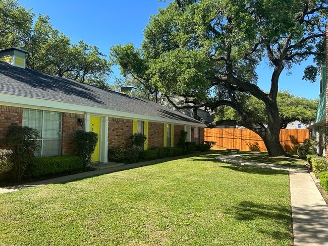 Boardwalk at Starcrest Apartment in San Antonio, TX - Building Photo - Building Photo