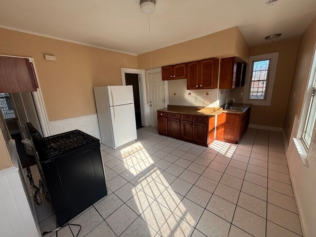 37 Hotchkiss St in New Haven, CT - Building Photo - Building Photo