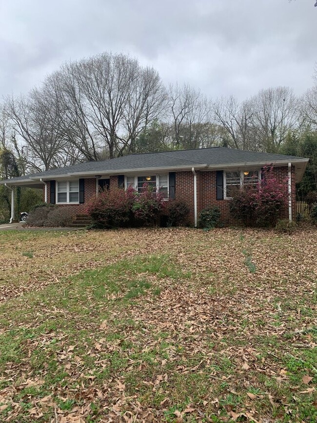 100 Lakeshore Dr in Athens, GA - Building Photo - Building Photo