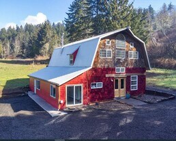 432 N Yodel Ln, Unit Upstairs in Otis, OR - Building Photo