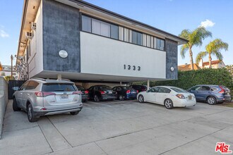 1333 S Ogden Dr in Los Angeles, CA - Building Photo - Building Photo