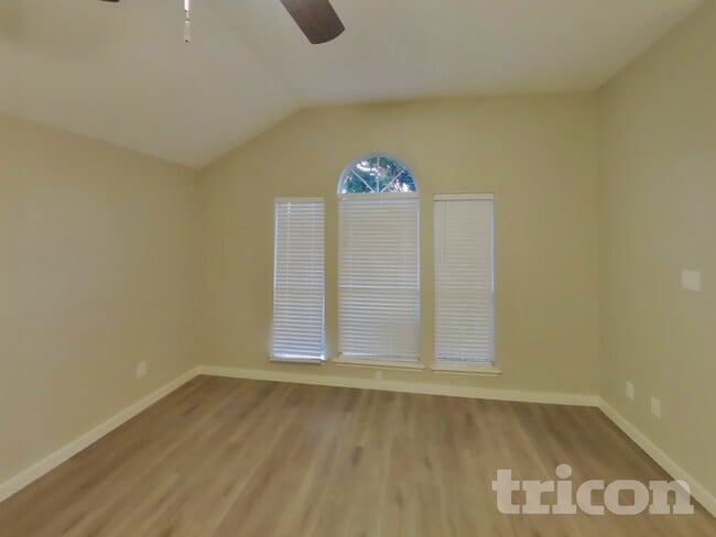 4710 Grovetree Ln in Garland, TX - Building Photo - Building Photo