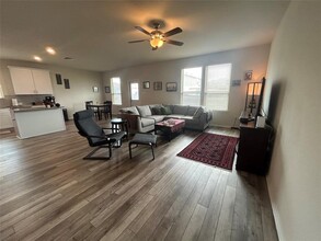 453 Stone Water Ln in Jarrell, TX - Building Photo - Building Photo
