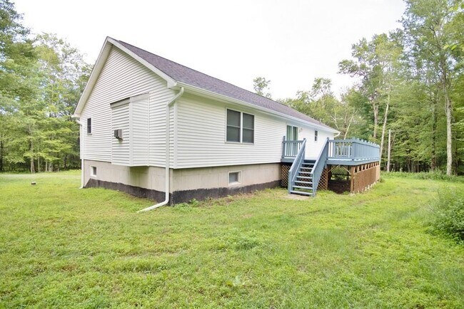 32 Cooper Rd in Monticello, NY - Building Photo - Building Photo