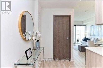 17 Bathurst St in Toronto, ON - Building Photo - Building Photo