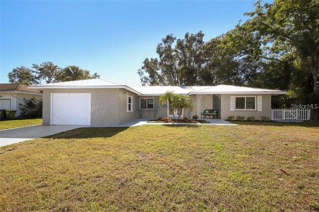 2060 Sunnyside Pl in Sarasota, FL - Building Photo - Building Photo