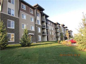 530-530 Watt Blvd SW in Edmonton, AB - Building Photo