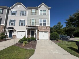 308 Covington Dr in Chesapeake, VA - Building Photo