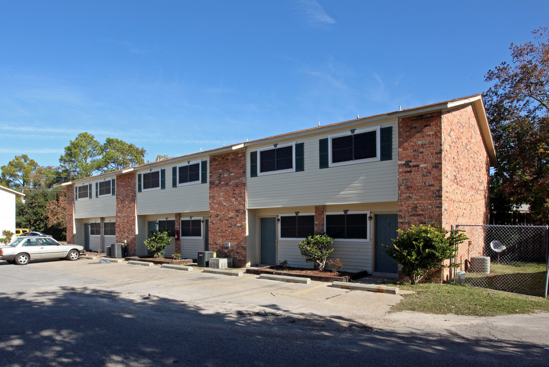 Pelican Pointe Townhomes in Pascagoula, MS - Building Photo