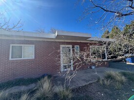 825 Adams St NE in Albuquerque, NM - Building Photo