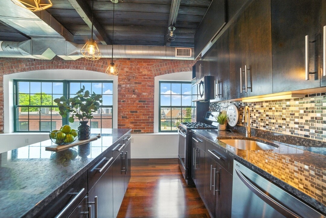 210 Broadway, Unit PENTHOUSE 406 in Everett, MA - Building Photo