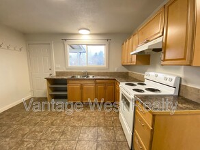 630-D Belgo Rd in Kelowna, BC - Building Photo - Building Photo