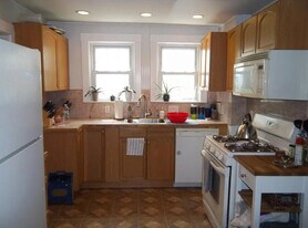 321 Alewife Brook Pky, Unit 1 in Somerville, MA - Building Photo