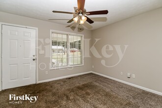 8215 Collier St SW in Covington, GA - Foto de edificio - Building Photo