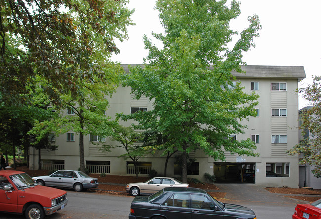 Campus Court in Eugene, OR - Foto de edificio - Building Photo