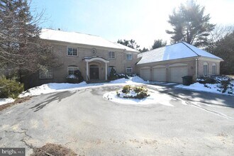 8900 Holly Leaf Ln in Bethesda, MD - Building Photo - Building Photo