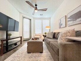 7616 W Courtney Campbell Cswy in Tampa, FL - Building Photo