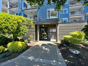 500 Elliott Ave W in Seattle, WA - Building Photo - Building Photo