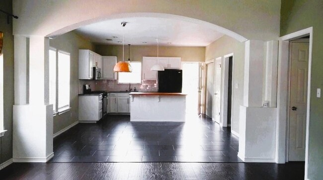 1704 S College St in Georgetown, TX - Building Photo - Building Photo