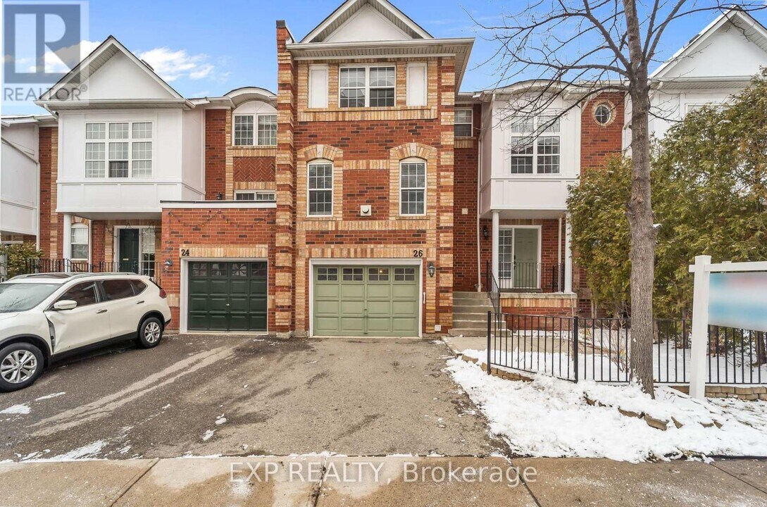 199-199 Hillcrest Ave in Mississauga, ON - Building Photo