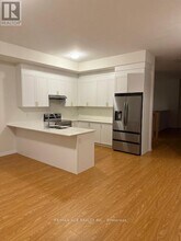 2 Kahshe Ln in Richmond Hill, ON - Building Photo - Building Photo