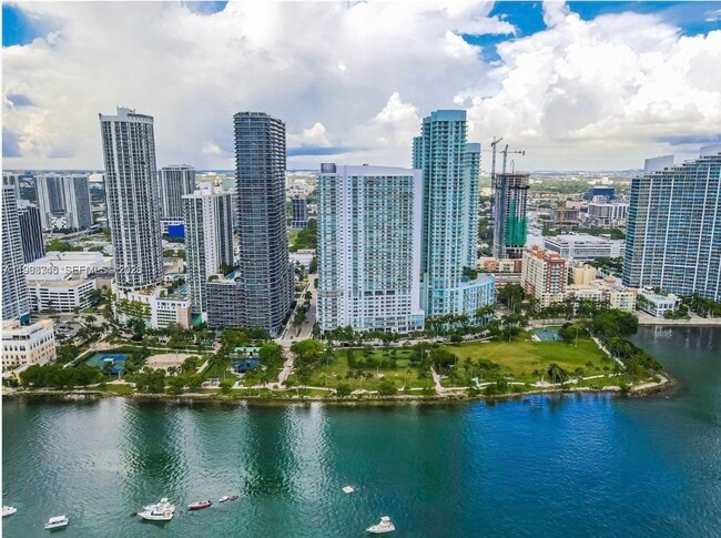 1800 N Bayshore Dr, Unit 3406 in Miami, FL - Building Photo - Building Photo