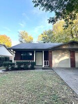 3322 N Detroit Ave in Russellville, AR - Building Photo