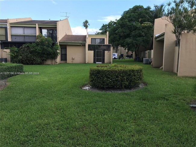 9511 NW 14th Ct, Unit 213 in Pembroke Pines, FL - Building Photo - Building Photo