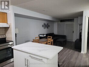 3880 Duke of York Blvd in Mississauga, ON - Building Photo - Building Photo