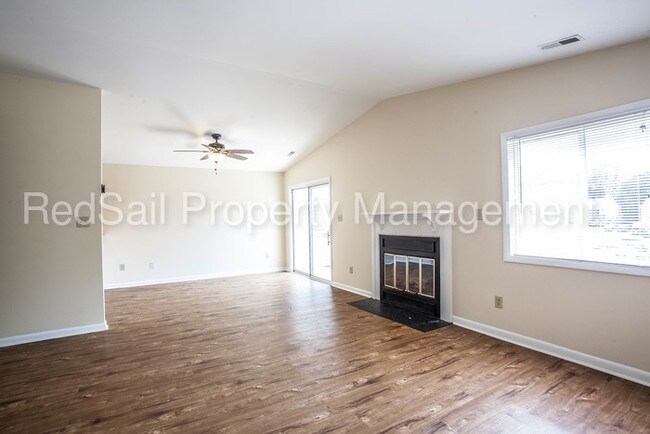 115 Roane Dr-Unit -Unit H in Hampton, VA - Building Photo - Building Photo