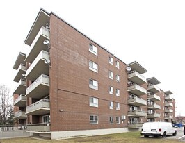 2740 Jane St in Toronto, ON - Building Photo