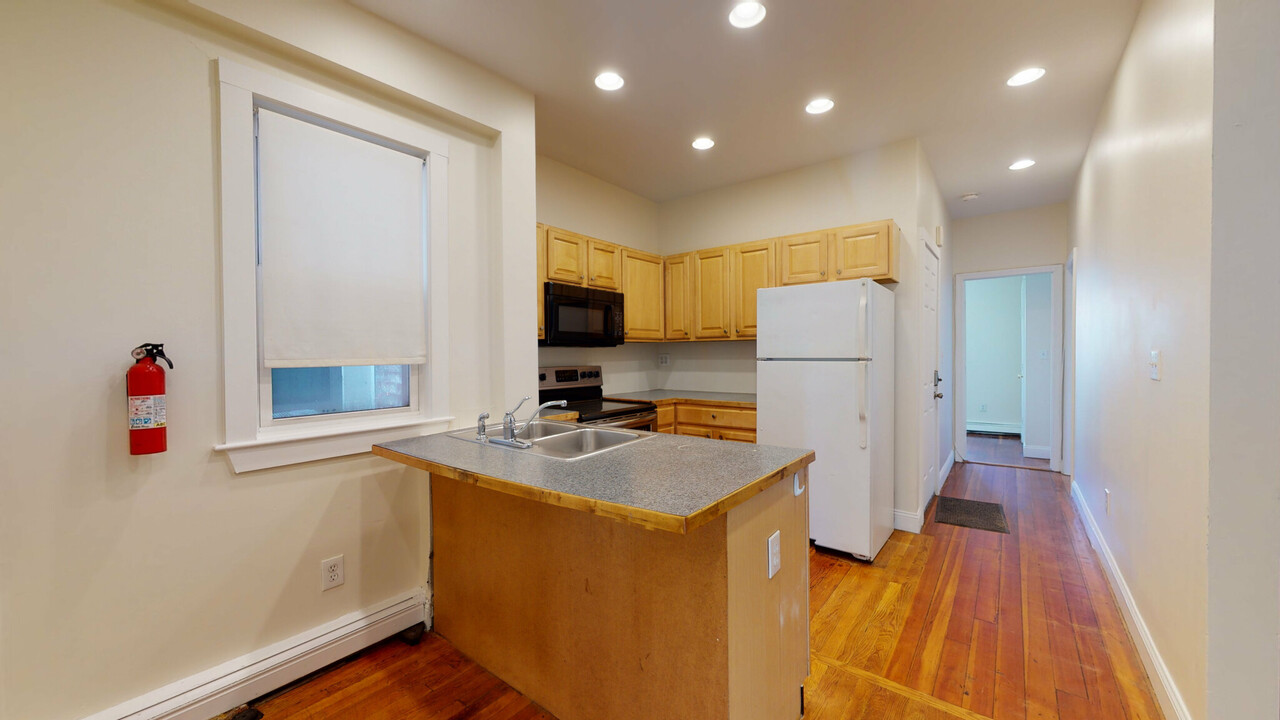 15 Linden St, Unit 2 in Boston, MA - Building Photo