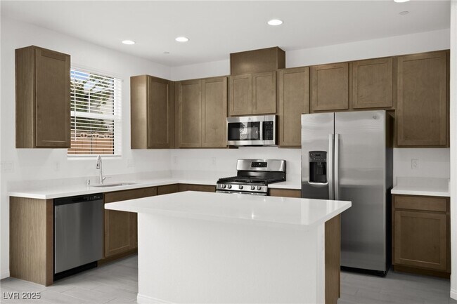 10140 Glen Aulin St in Las Vegas, NV - Building Photo - Building Photo
